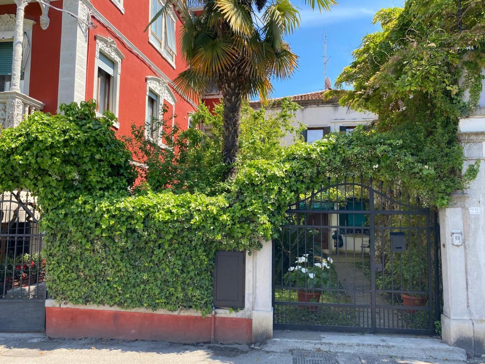 Apartamento Rose House With Private Garden Lido de Venecia Exterior foto